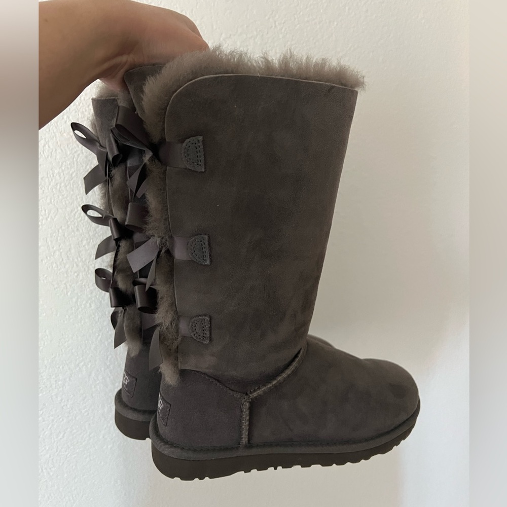 Ugg Tall Bailey Triple Bow Grey size 5